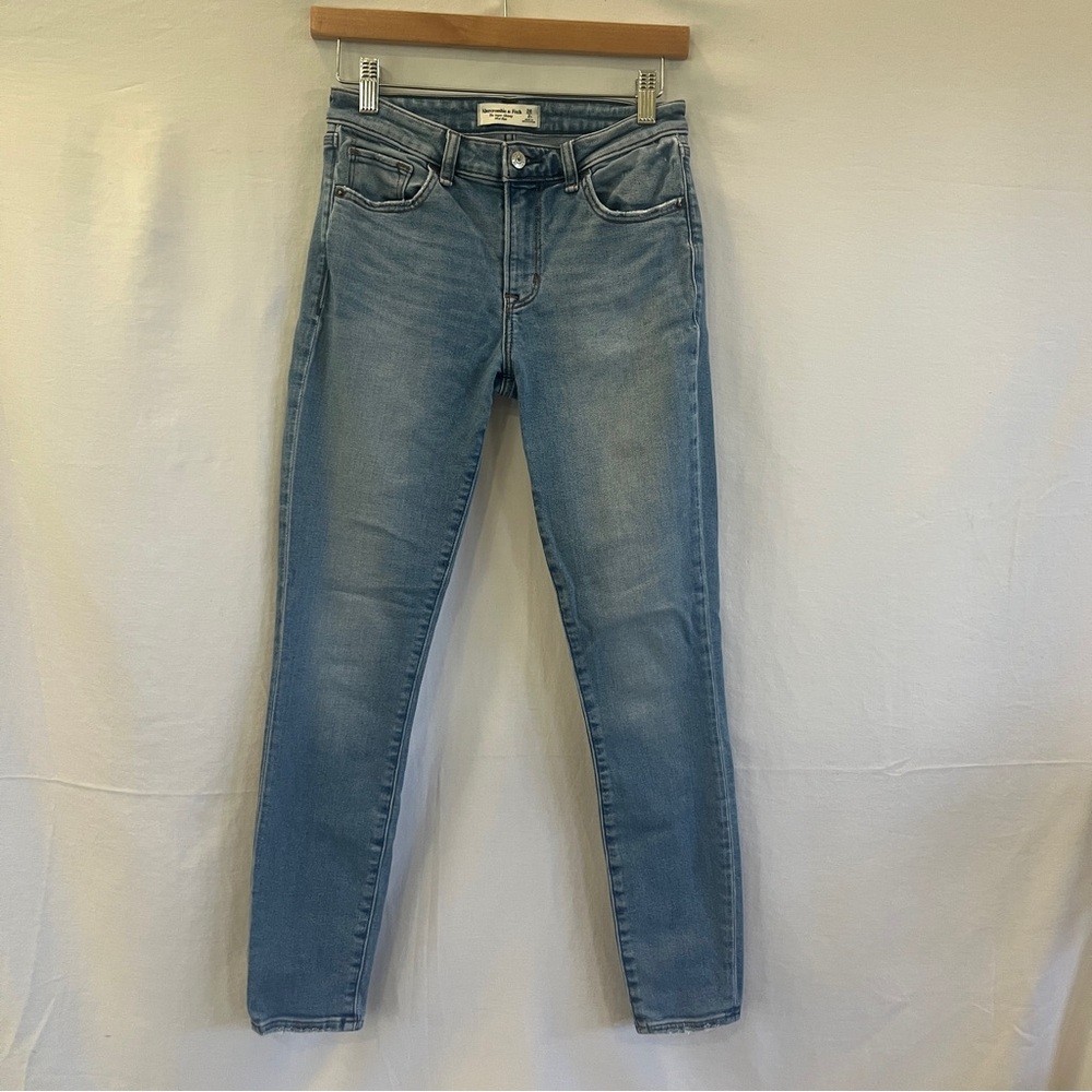 Abercrombie & Fitch The Super Skinny Mid Rise Jeans Size 26 Medium Wash